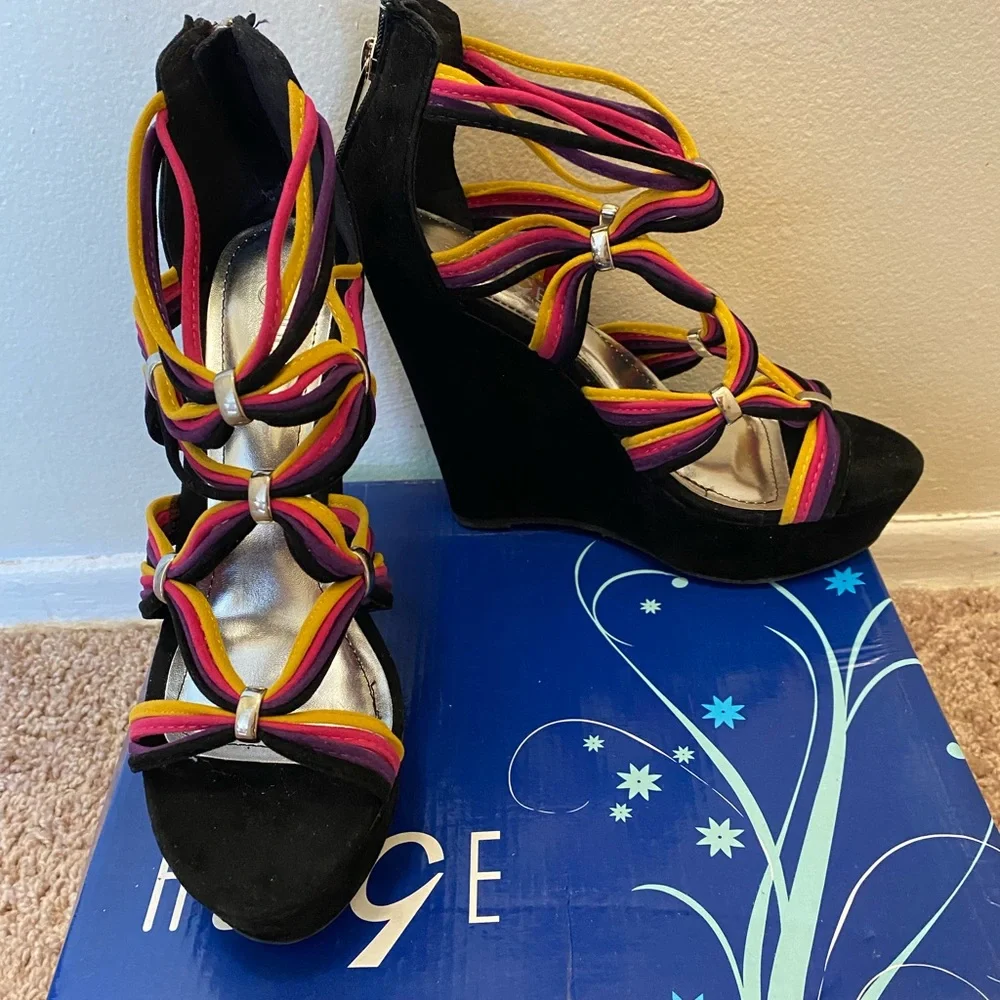 Multi Colored Strappy Blk Wedges NIB with Silver accents & back zipper - Picture 10 of 11